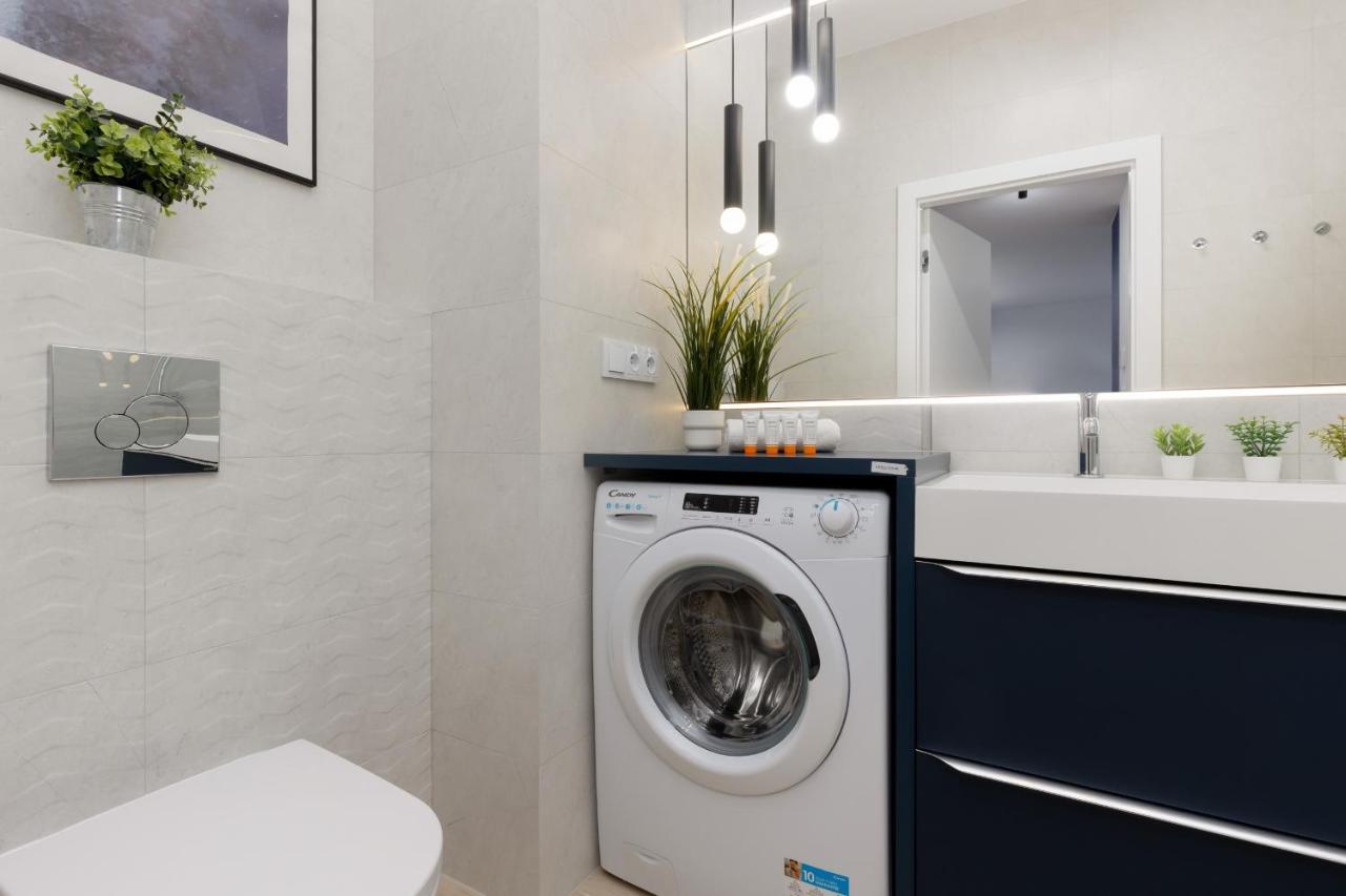 ורשה Apartment Avenue Solidarnosci On Wola By Noclegi Renters מראה חיצוני תמונה